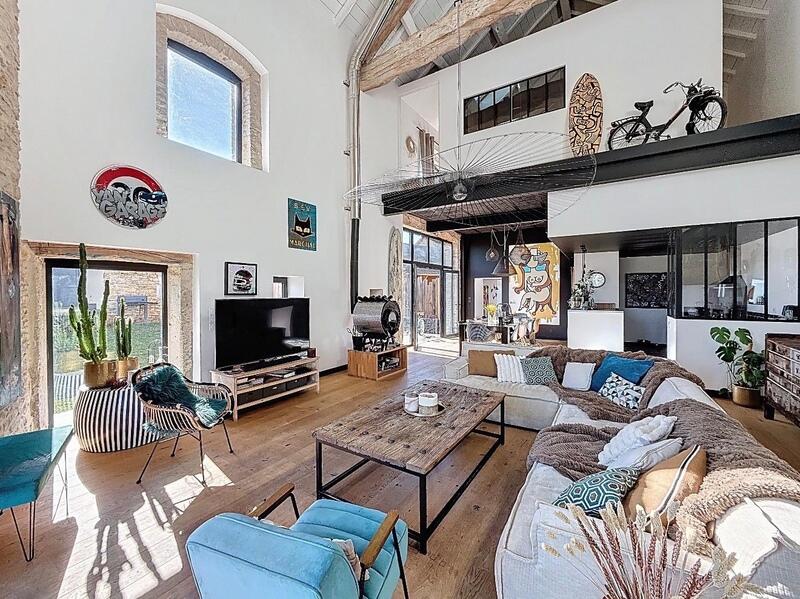 Maison en pierre - 253 m² - 7 pièces