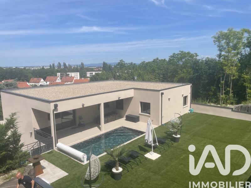 Maison - 243 m² - 7 pièces