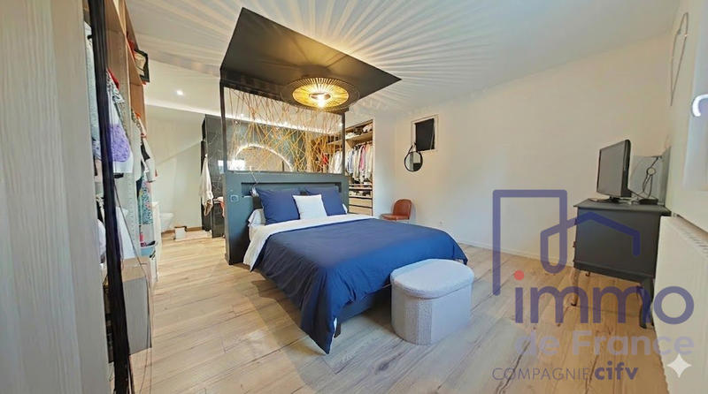 Maison - 200 m² - 6 pièces