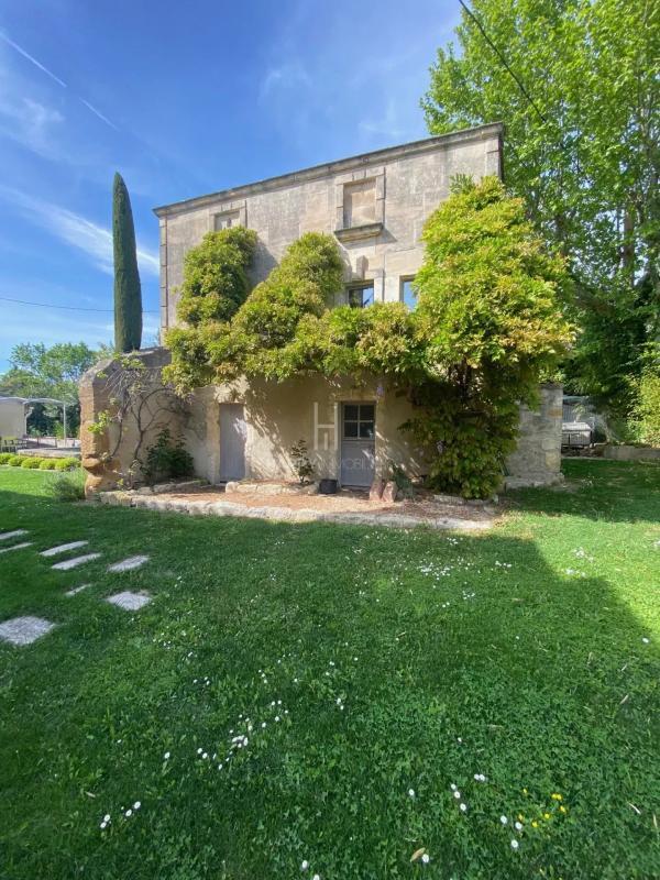 Mas - 300 m² - 8 pièces