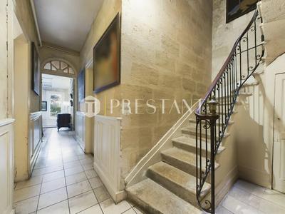 Maison - 207 m² - 7 pièces