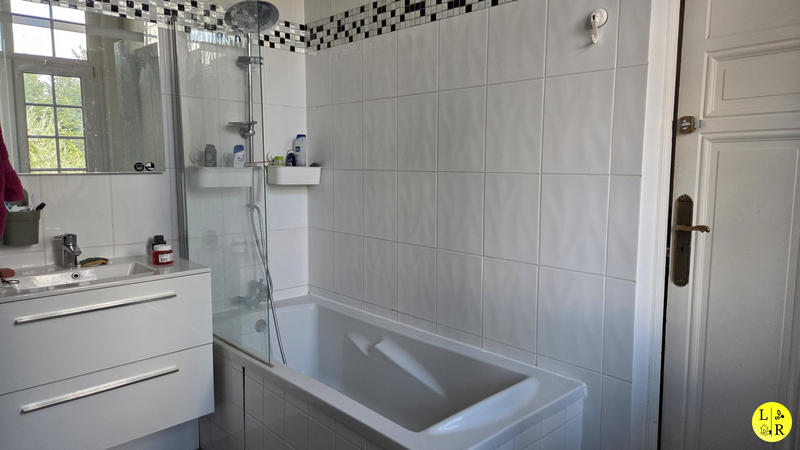 Maison - 238 m² - 7 pièces