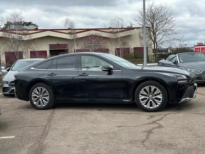 Toyota Mirai II Pile a Combustible Lounge