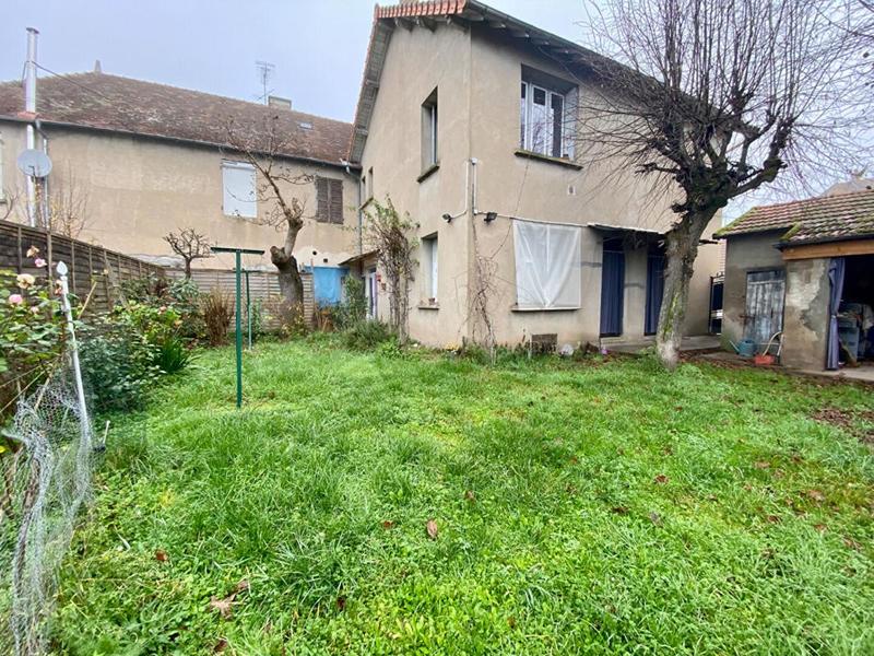 Maison - 210 m² - 9 pièces