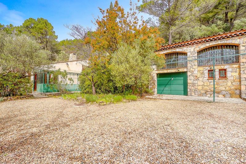 Propriété - 234 m² - 8 pièces