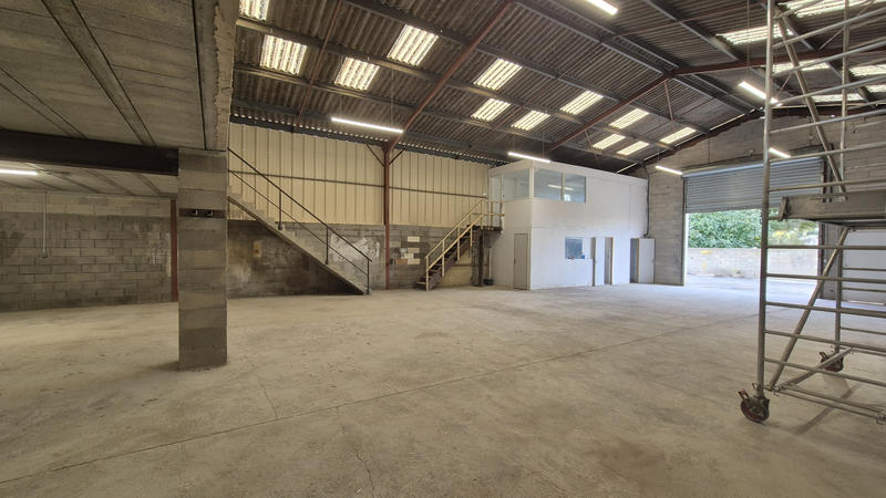 Local d'activités - 375 m²