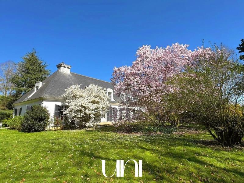 Maison - 318 m² - 8 pièces