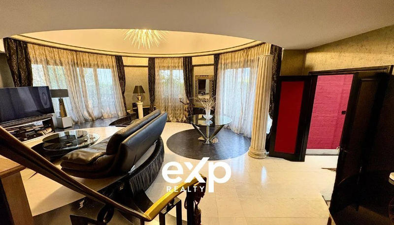 Maison - 230 m² - 7 pièces