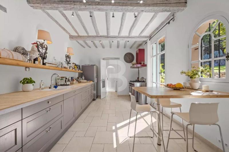 Demeure - 451 m² - 15 pièces