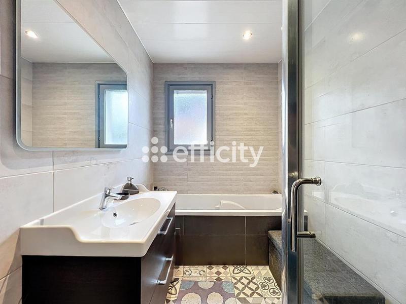 Maison - 180 m² - 5 pièces