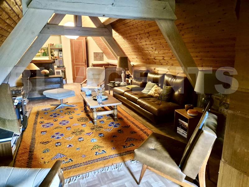 Maison - 257 m² - 11 pièces