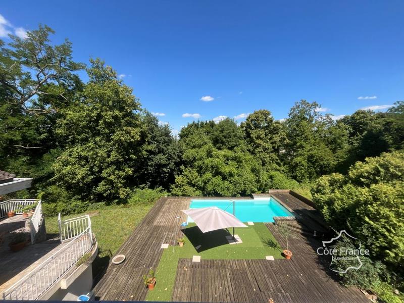 Propriété - 236 m² - 8 pièces