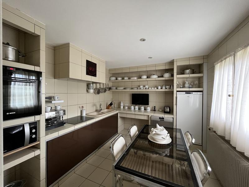 Maison - 230 m² - 6 pièces