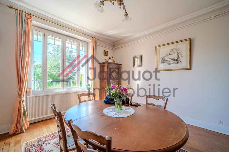 Maison - 211 m² - 10 pièces