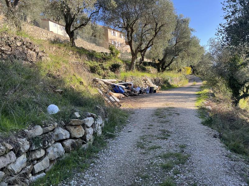 Terrain constructible - 1 518 m²