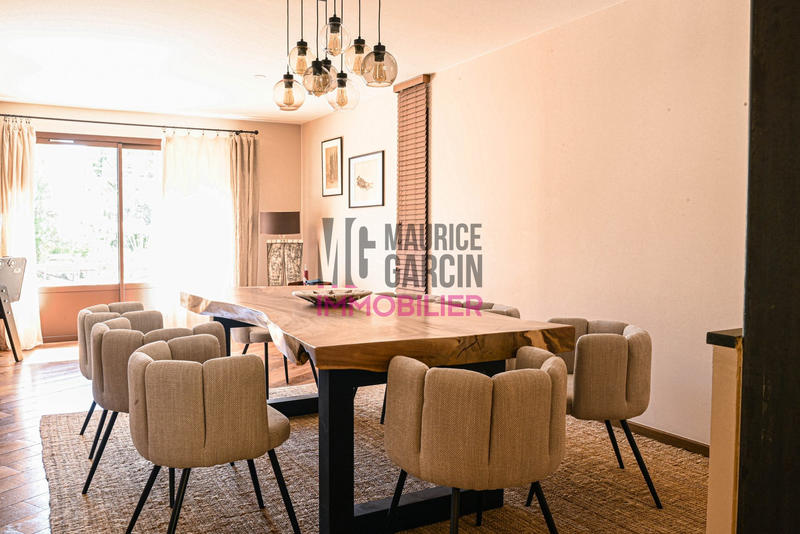 Maison - 200 m² - 8 pièces