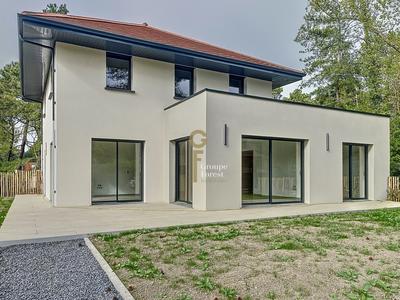 Maison - 160 m² - 5 pièces