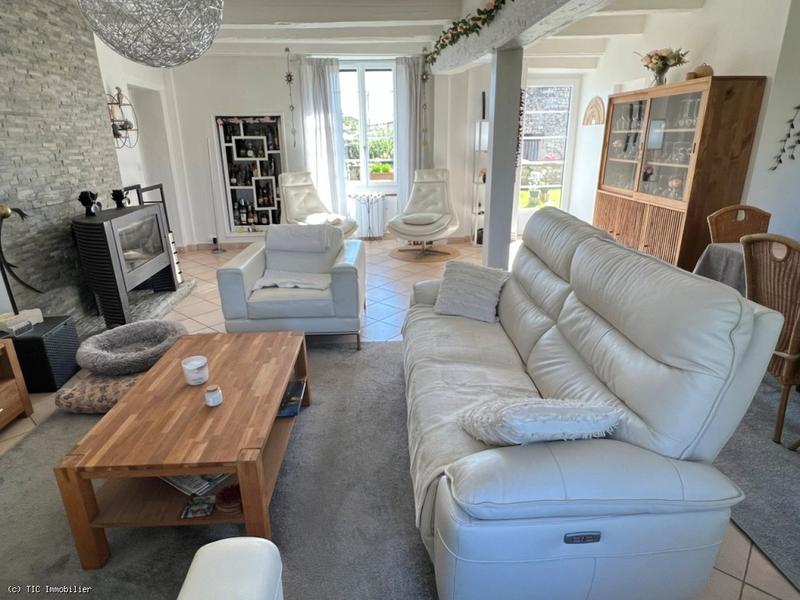 Maison - 218 m² - 7 pièces