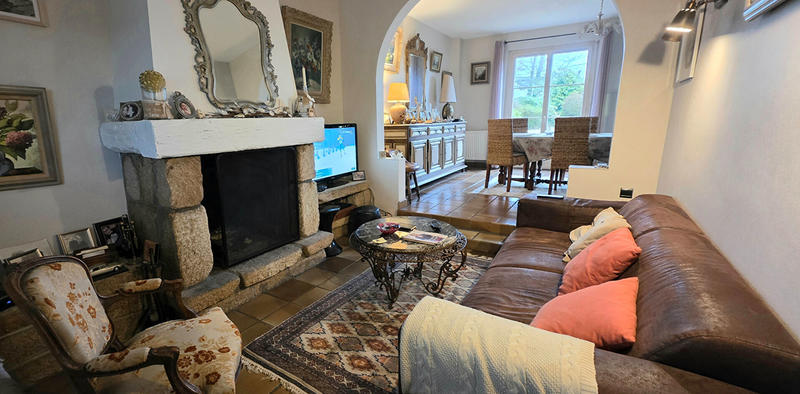 Maison - 250 m² - 8 pièces