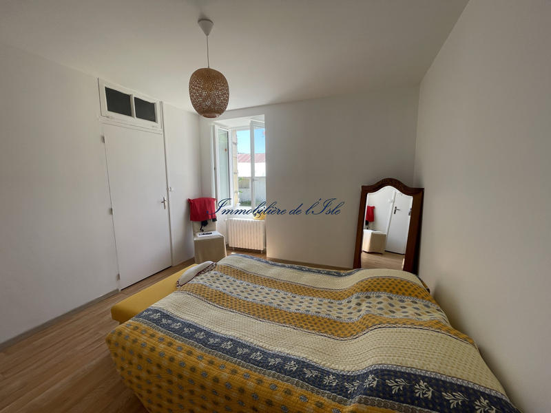 Maison - 230 m² - 9 pièces