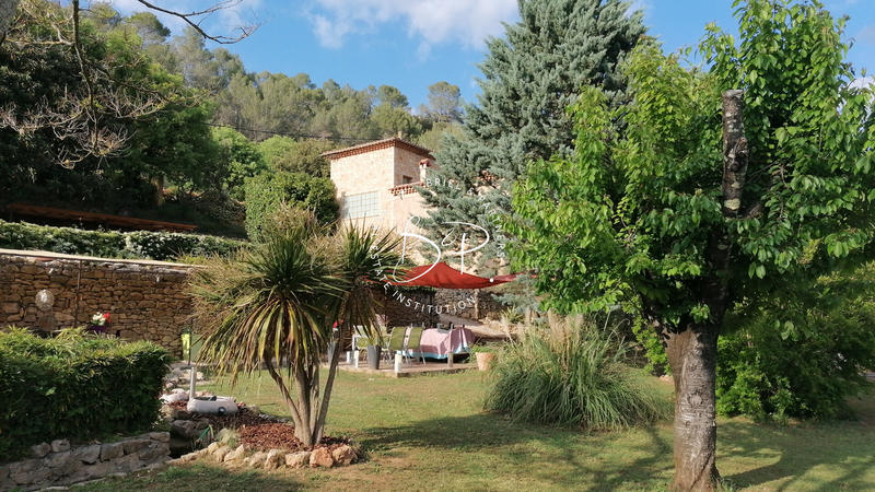 Maison - 272 m² - 9 pièces