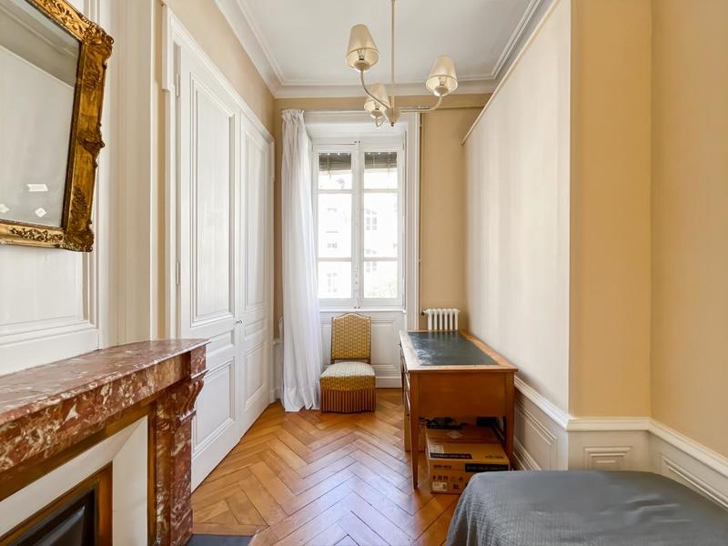 Appartement - 189 m² - 6 pièces