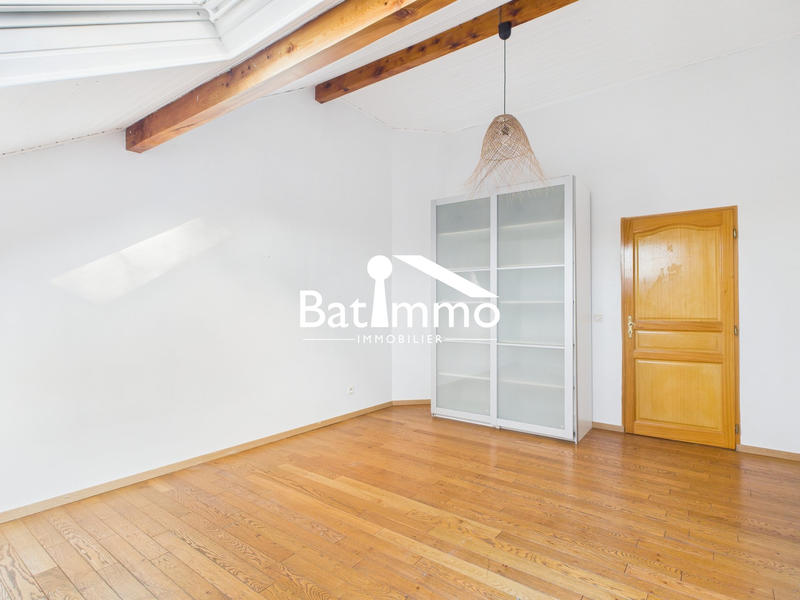 Maison - 210 m² - 7 pièces