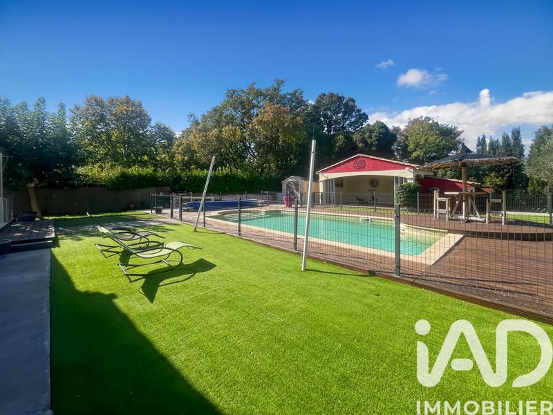 Maison - 228 m² - 10 pièces