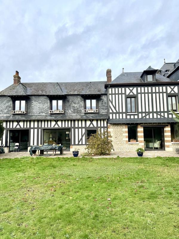 Maison - 230 m² - 8 pièces