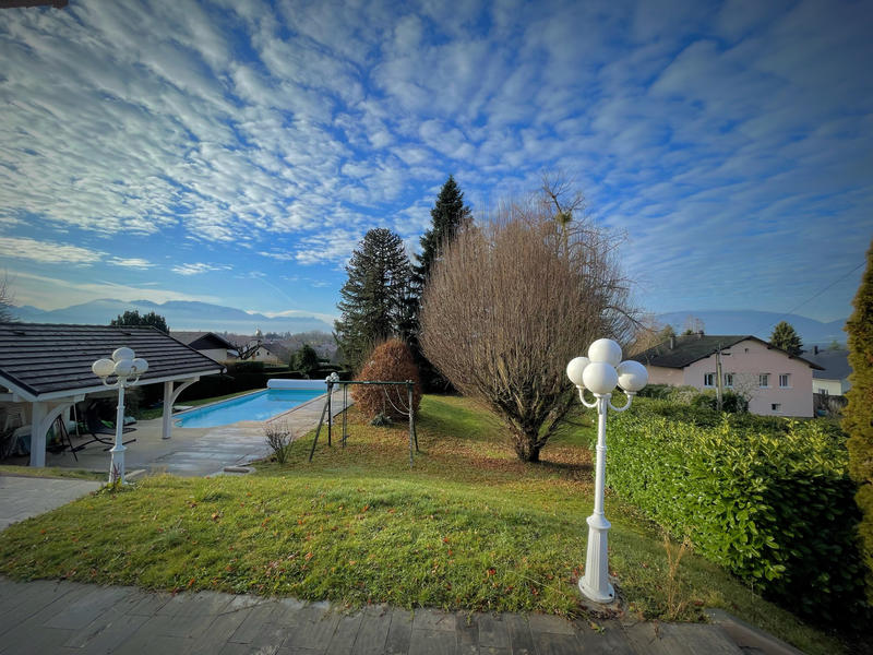 Propriété - 300 m² - 13 pièces