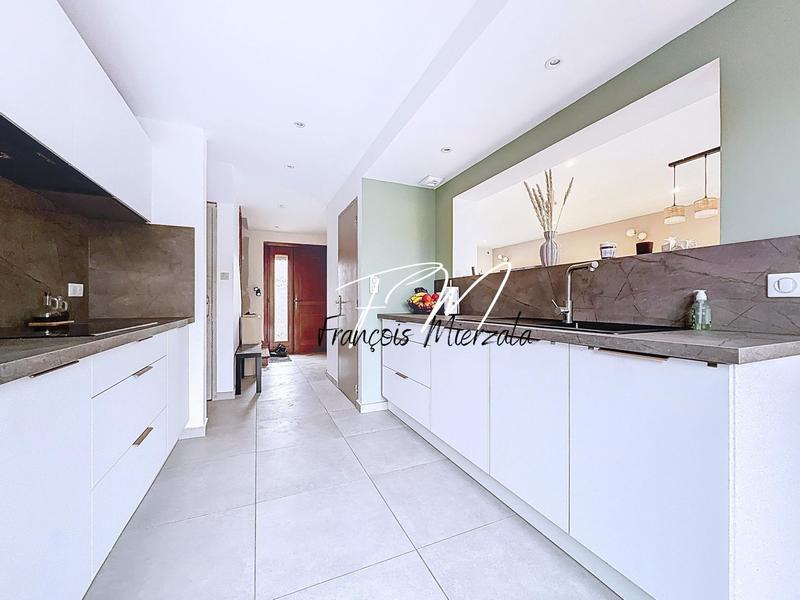 Maison - 81 m² - 5 pièces