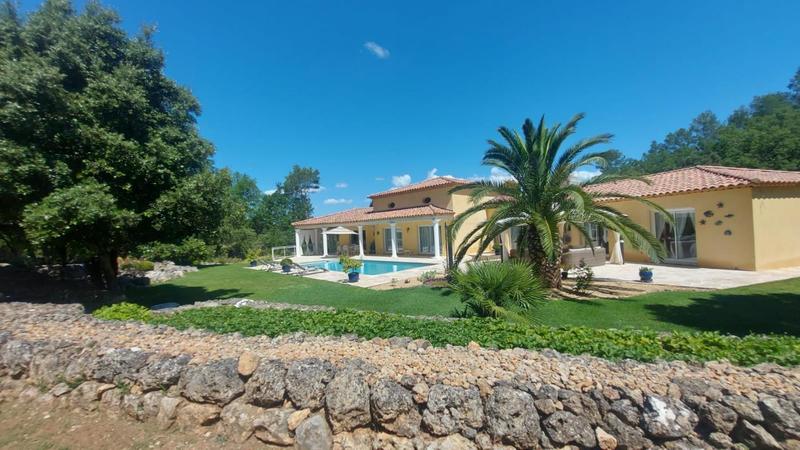 Propriété - 190 m² - 6 pièces