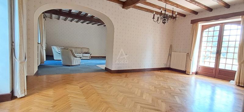 Maison - 225 m² - 9 pièces