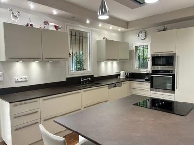 Maison - 232 m² - 8 pièces