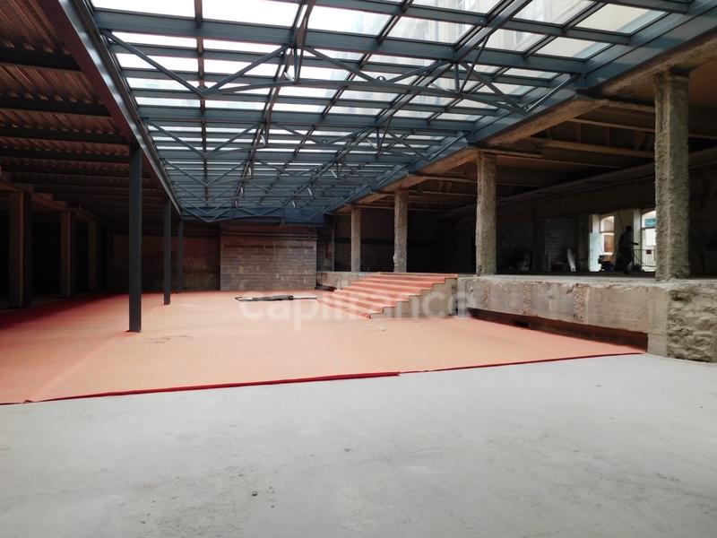 Local commercial - 2 001 m² - 1 pièce