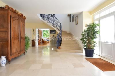 Demeure - 303 m² - 11 pièces