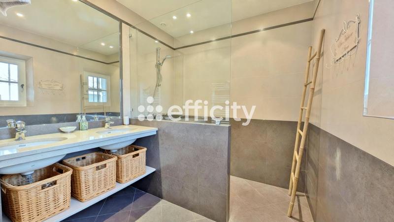 Mas - 200 m² - 6 pièces