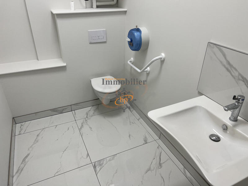 Bureau - 48 m² - 5 pièces