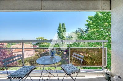 Appartement - 102 m² - 6 pièces