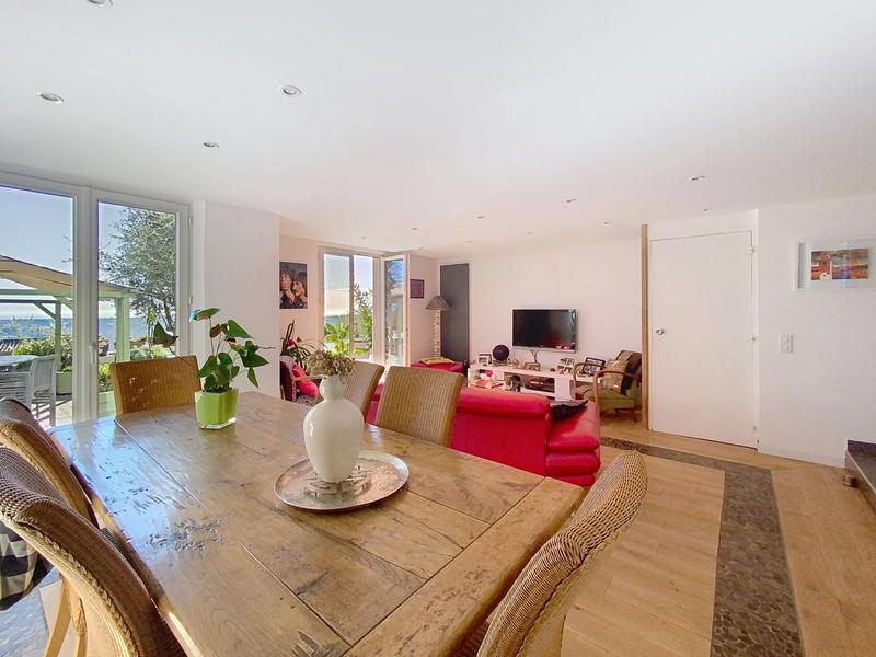 Maison - 214 m² - 6 pièces