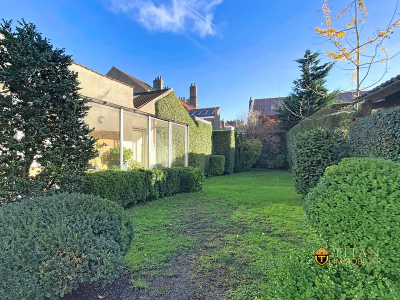 Maison - 333 m² - 10 pièces