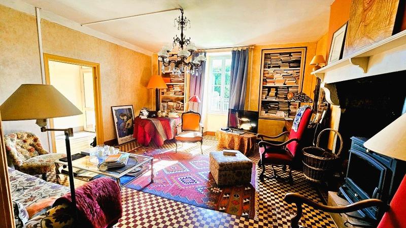 Maison - 240 m² - 7 pièces