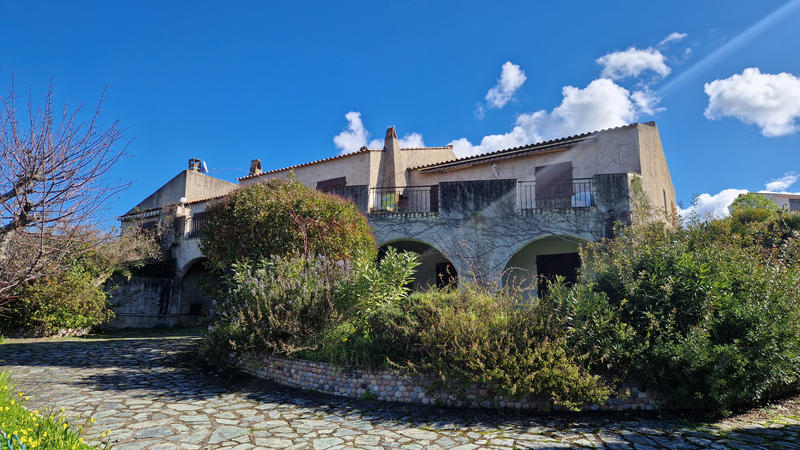 Propriété - 315 m² - 8 pièces