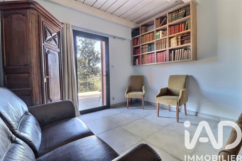Maison - 305 m² - 10 pièces