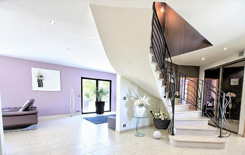 Maison - 281 m² - 8 pièces