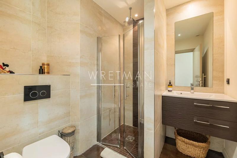 Villa - 242 m² - 6 pièces