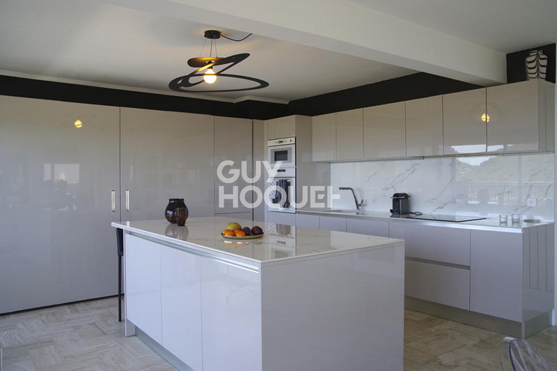 Appartement - 190 m² - 5 pièces