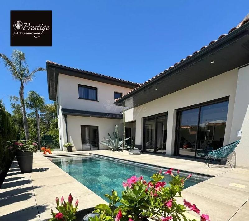 Maison - 186 m² - 5 pièces