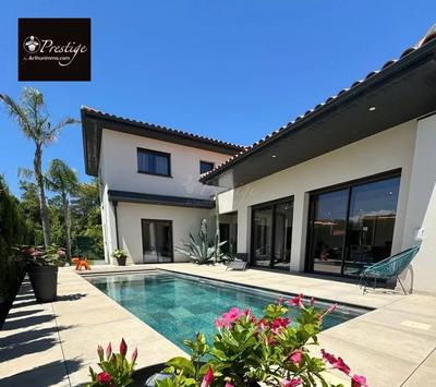 Maison - 186 m² - 5 pièces