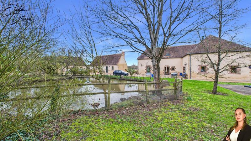 Maison - 242 m² - 7 pièces